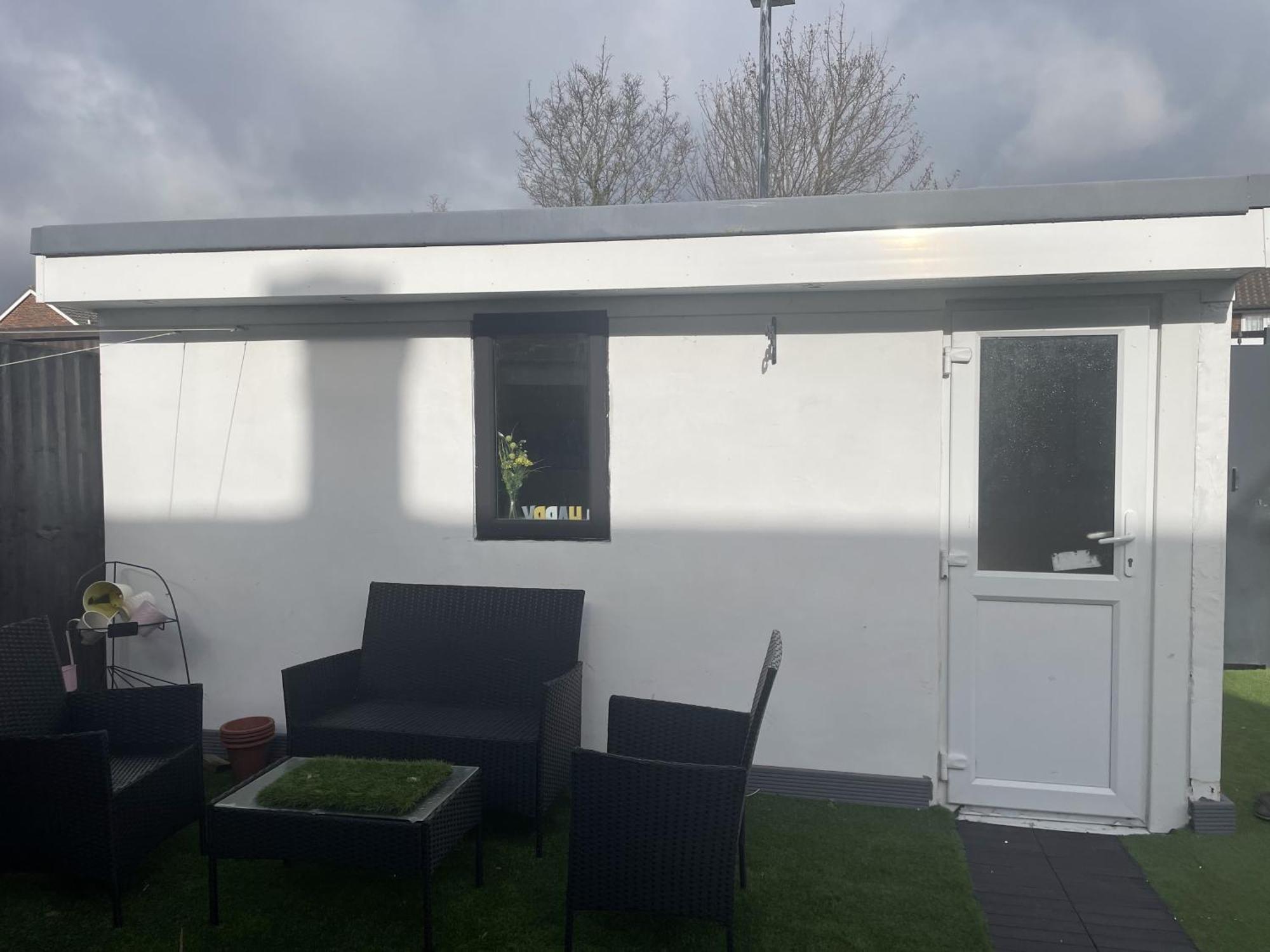 Single Near Heathrow Windsor Legoland & Free Parking Onsite *