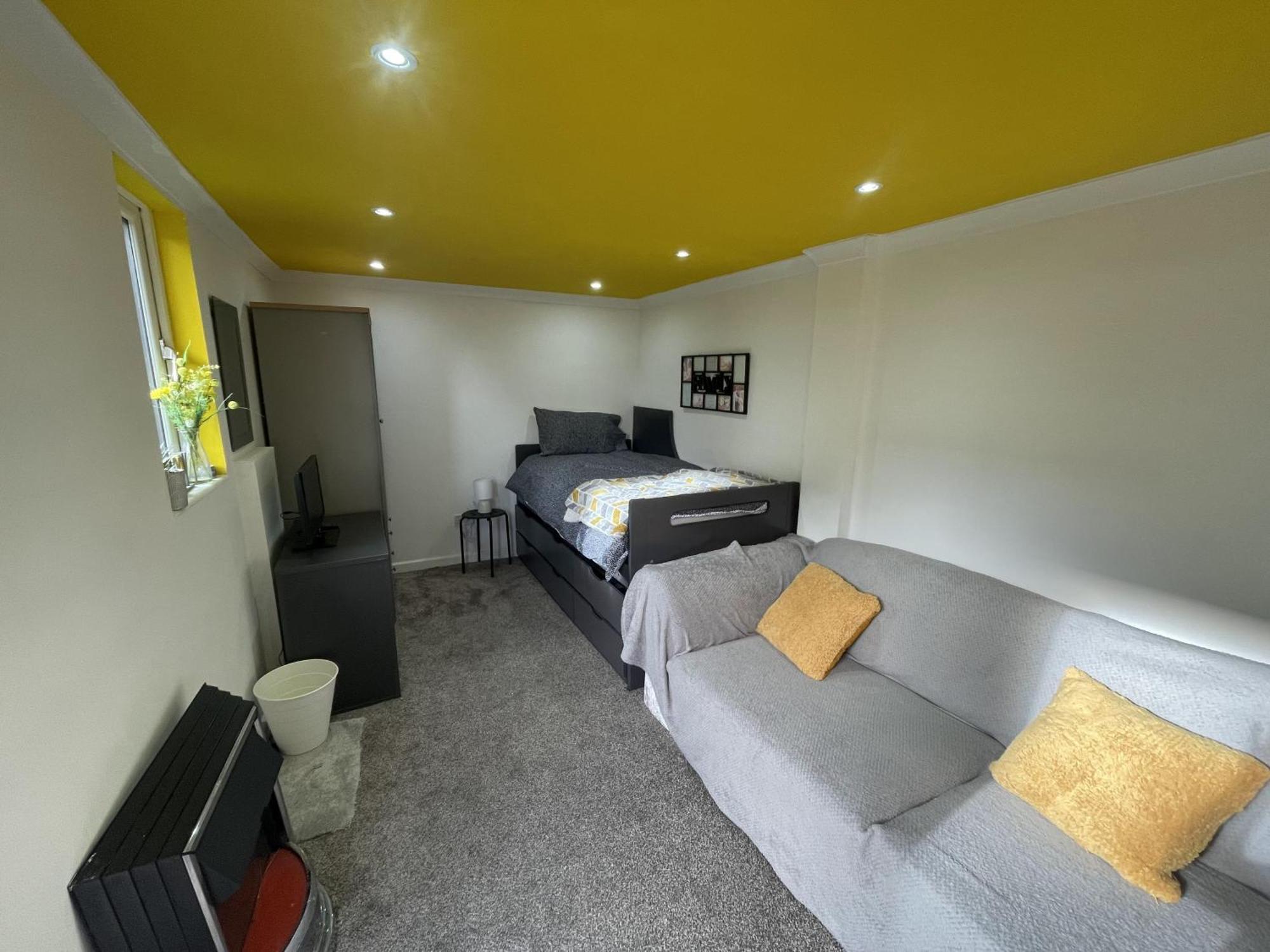 Single Near Heathrow Windsor Legoland & Free Parking Onsite * Burnham (Buckinghamshire)