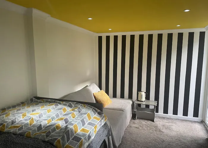 Single Room Near Heathrow Windsor Legoland & Free Parking Onsite