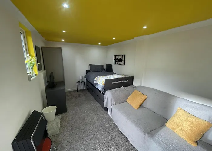 Single Room Near Heathrow Windsor Legoland & Free Parking Onsite