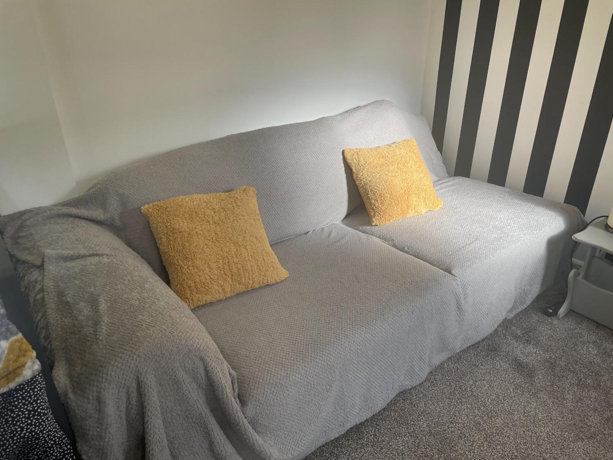 Single Near Heathrow Windsor Legoland & Free Parking Onsite Homestay